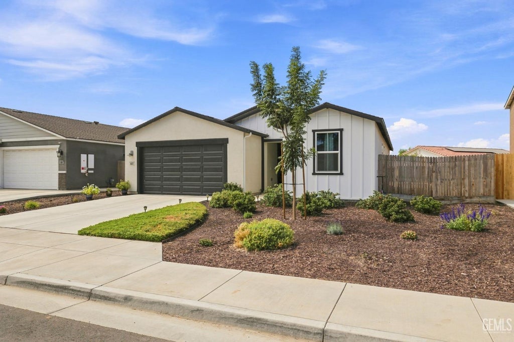 Photo of 6623 Wind Wolfs Lane, Bakersfield, CA 93313 (MLS # 202609736)