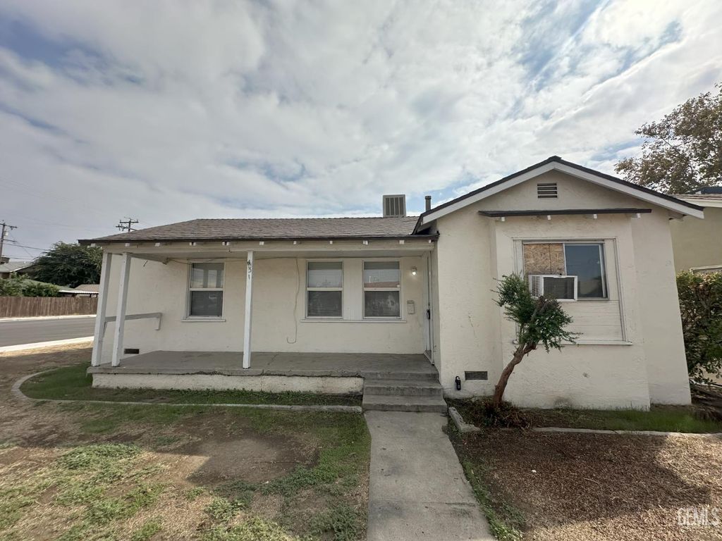Photo of 131 Bernard Street, Bakersfield, CA 93305 (MLS # 202510696)