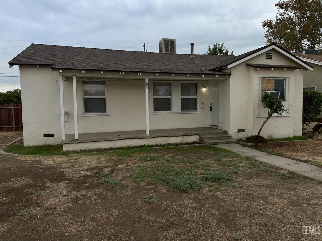 Photo of 131 Bernard Street, Bakersfield, CA 93305 (MLS # 202510696)