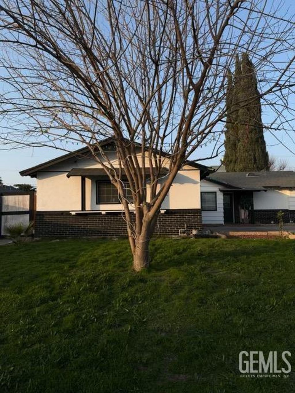 Photo of 3712 Wood Ln Ln, Bakersfield, CA 93309 (MLS # 202601157)