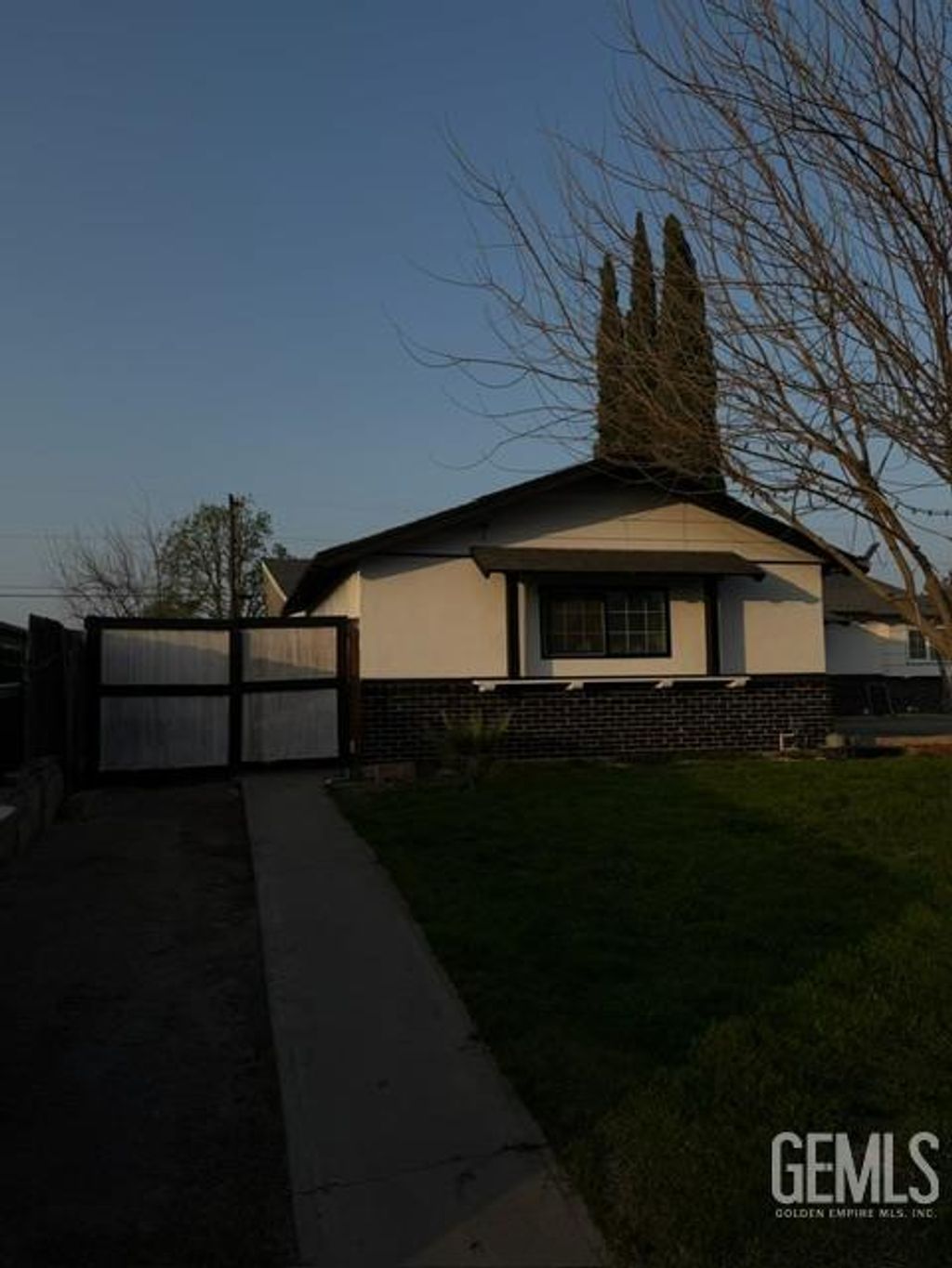 Photo of 3712 Wood Ln Ln, Bakersfield, CA 93309 (MLS # 202601157)