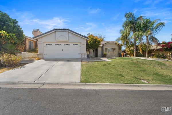 6008 CLIFFWOOD WAY, BAKERSFIELD, CA 93306 - Image cb6d4b6ba68dc54d93ee2d32bcd32df8/520080798