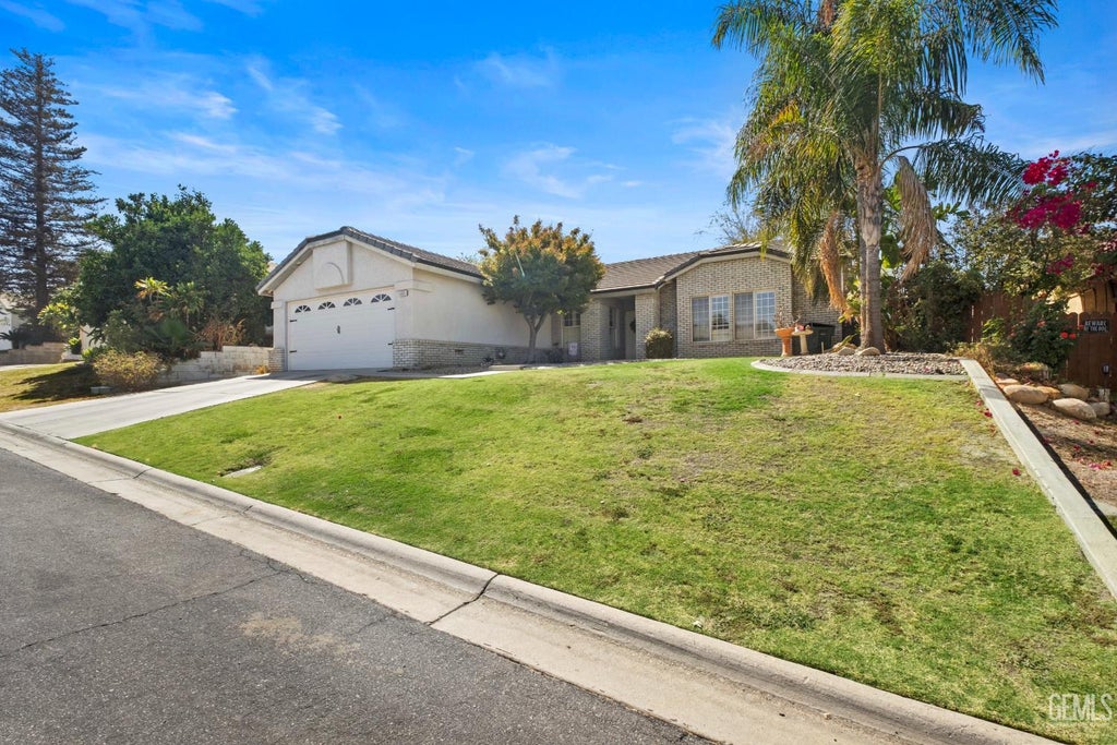 Photo of 6008 Cliffwood Way, Bakersfield, CA 93306 (MLS # 202610415)