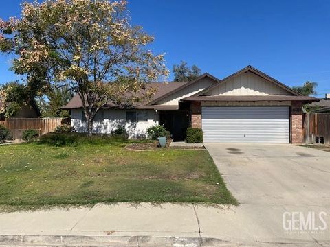 Photo of 4200 Ridgemoor Avenue, Bakersfield, CA 93306 (MLS # 202511394)