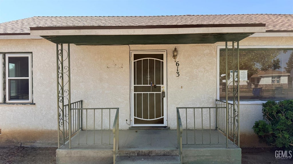 Photo of 613 Charlana Drive, Bakersfield, CA 93308 (MLS # 202609885)