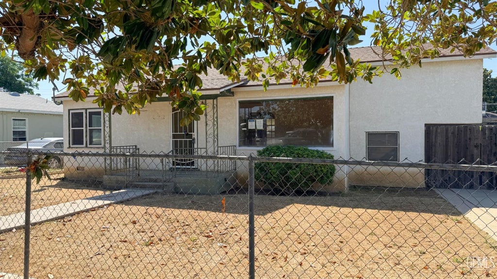 Photo of 613 Charlana Drive, Bakersfield, CA 93308 (MLS # 202609885)