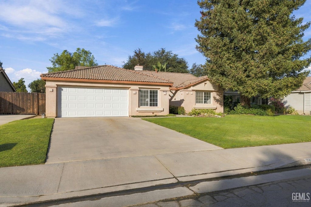 Photo of 3515 Southpass Drive, Bakersfield, CA 93312 (MLS # 202610138)