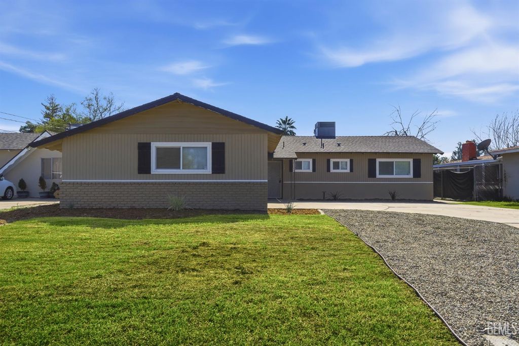 Photo of 10421 Enger Street, Bakersfield, CA 93312 (MLS # 202602403)