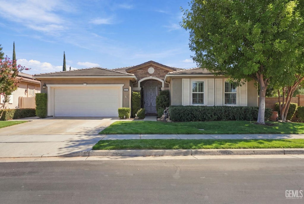Photo of 6401 Charwood Place, Bakersfield, CA 93306 (MLS # 202610346)