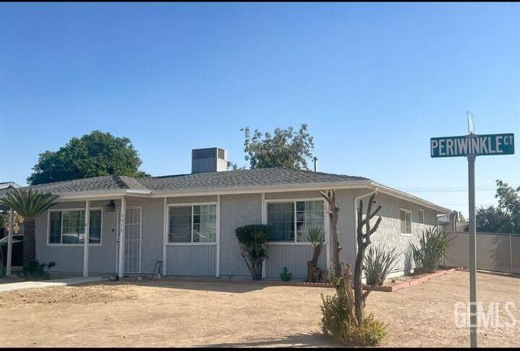 Photo of 3519 Periwinkle Court, Bakersfield, CA 93307 (MLS # 202511293)