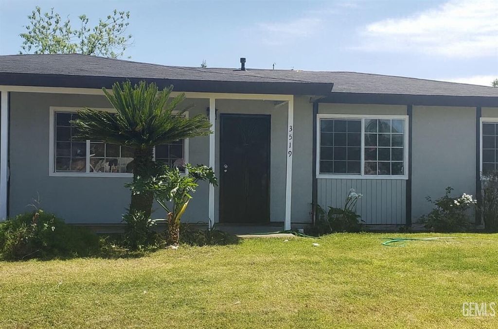Photo of 3519 Periwinkle Court, Bakersfield, CA 93307 (MLS # 202511293)