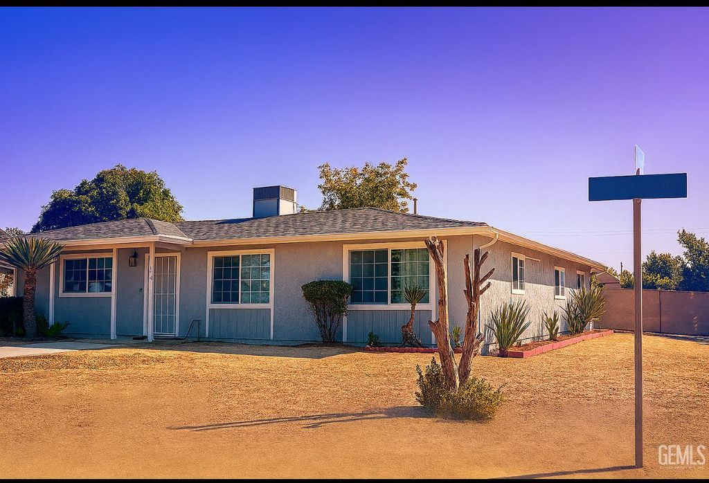 Photo of 3519 Periwinkle Court, Bakersfield, CA 93307 (MLS # 202511293)