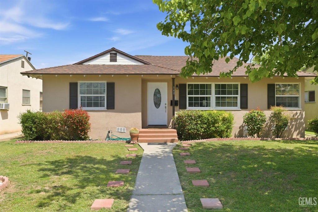 Photo of 340 Western Drive, Bakersfield, CA 93309 (MLS # 202513622)