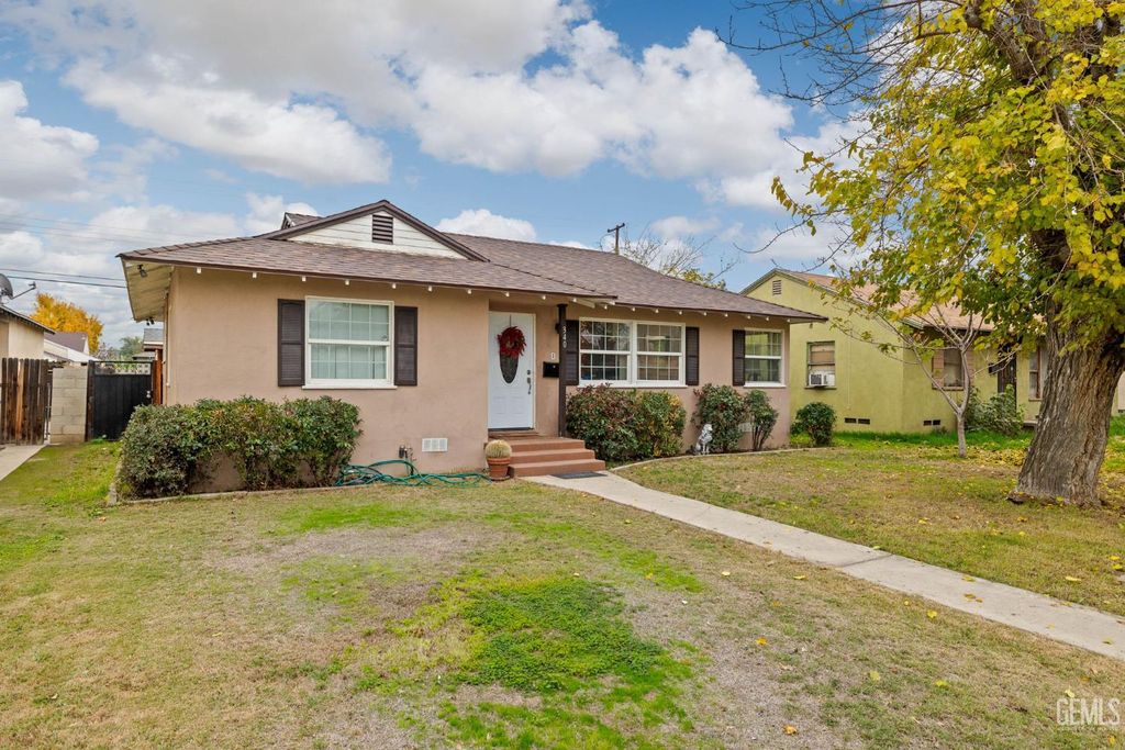 Photo of 340 Western Drive, Bakersfield, CA 93309 (MLS # 202513622)