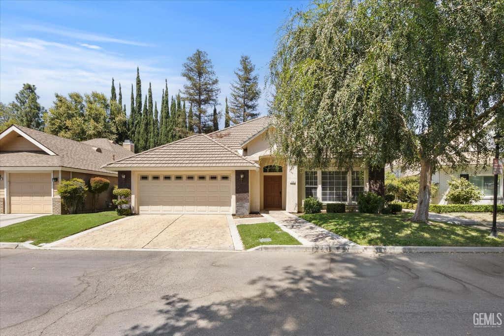 Photo of 117 Stockdale Circle, Bakersfield, CA 93309 (MLS # 202608606)