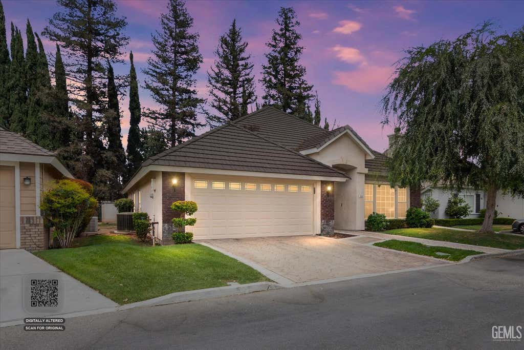 Photo of 117 Stockdale Circle, Bakersfield, CA 93309 (MLS # 202608606)