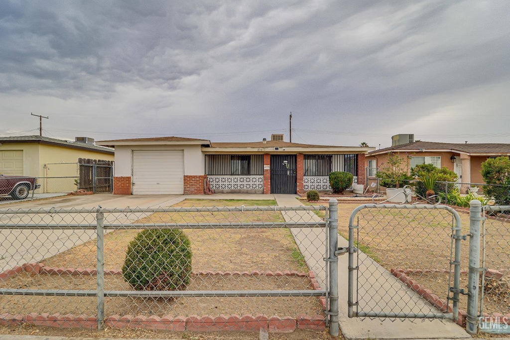Photo of 222 Cecil Avenue, Delano, CA 93215 (MLS # 202609445)