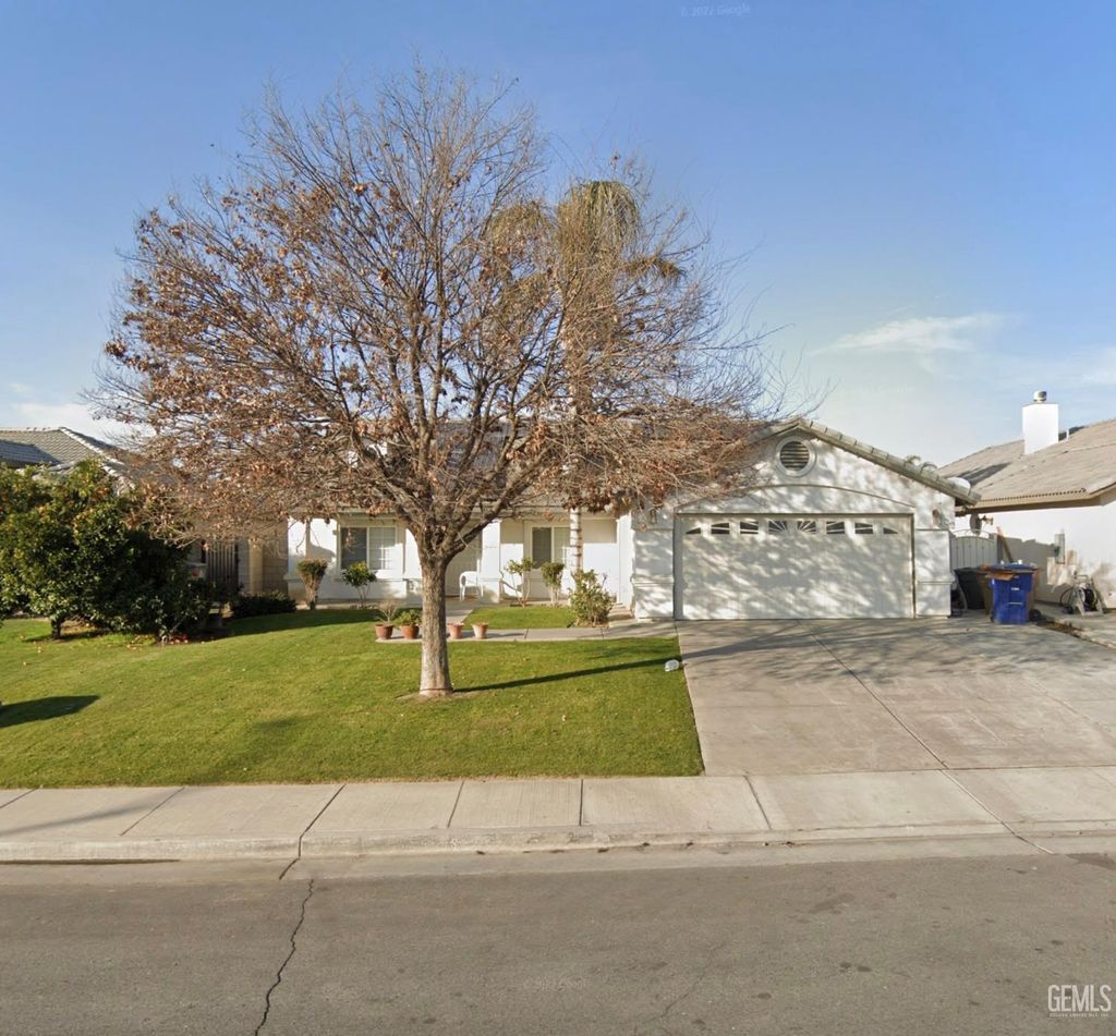 Photo of 4110 Serene Oak Drive, Bakersfield, CA 93313 (MLS # 202510597)
