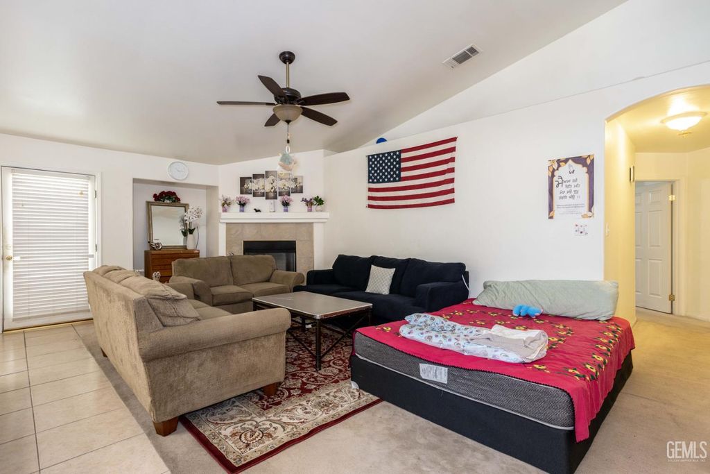 Photo of 4110 Serene Oak Drive, Bakersfield, CA 93313 (MLS # 202510597)
