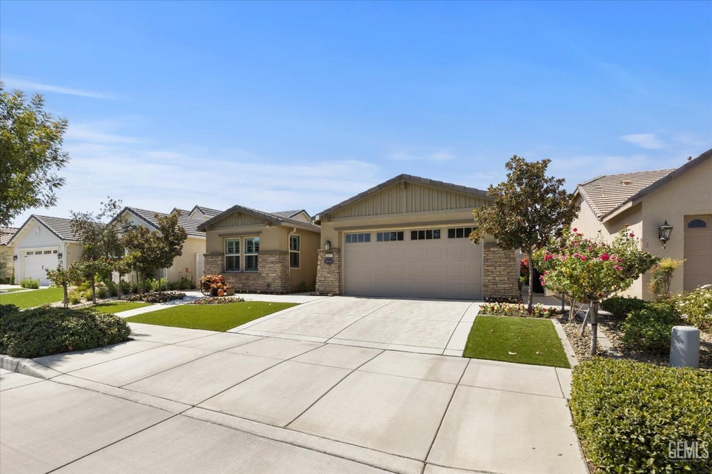 Photo of 2207 Highbury Street, Bakersfield, CA 93311 (MLS # 202610243)