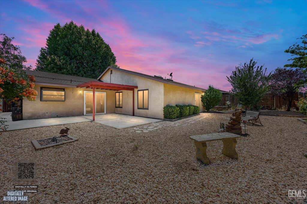 Photo of 117 Sunrise Way, Tehachapi, CA 93561 (MLS # 202606585)
