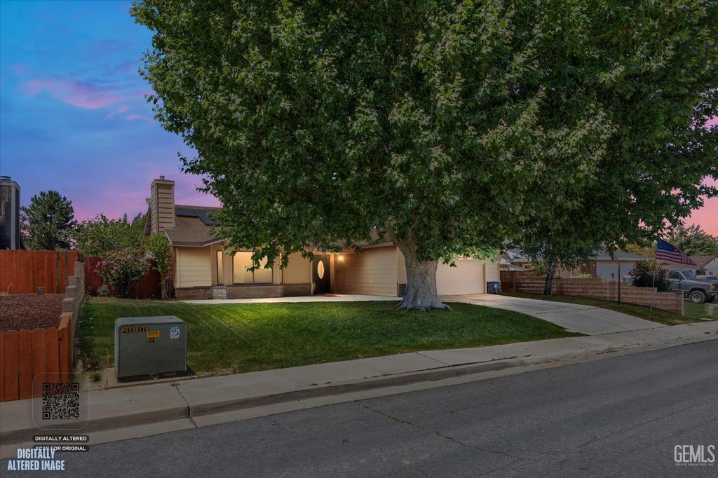Photo of 117 Sunrise Way, Tehachapi, CA 93561 (MLS # 202606585)