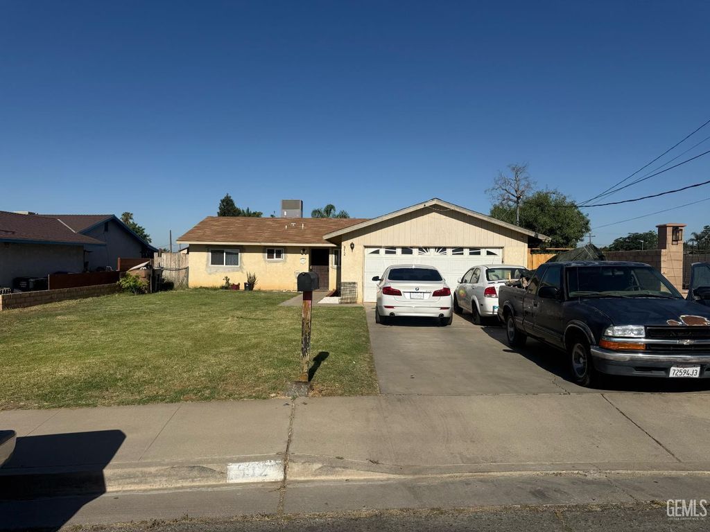 Photo of 912 Crane Street, Bakersfield, CA 93306 (MLS # 202605344)
