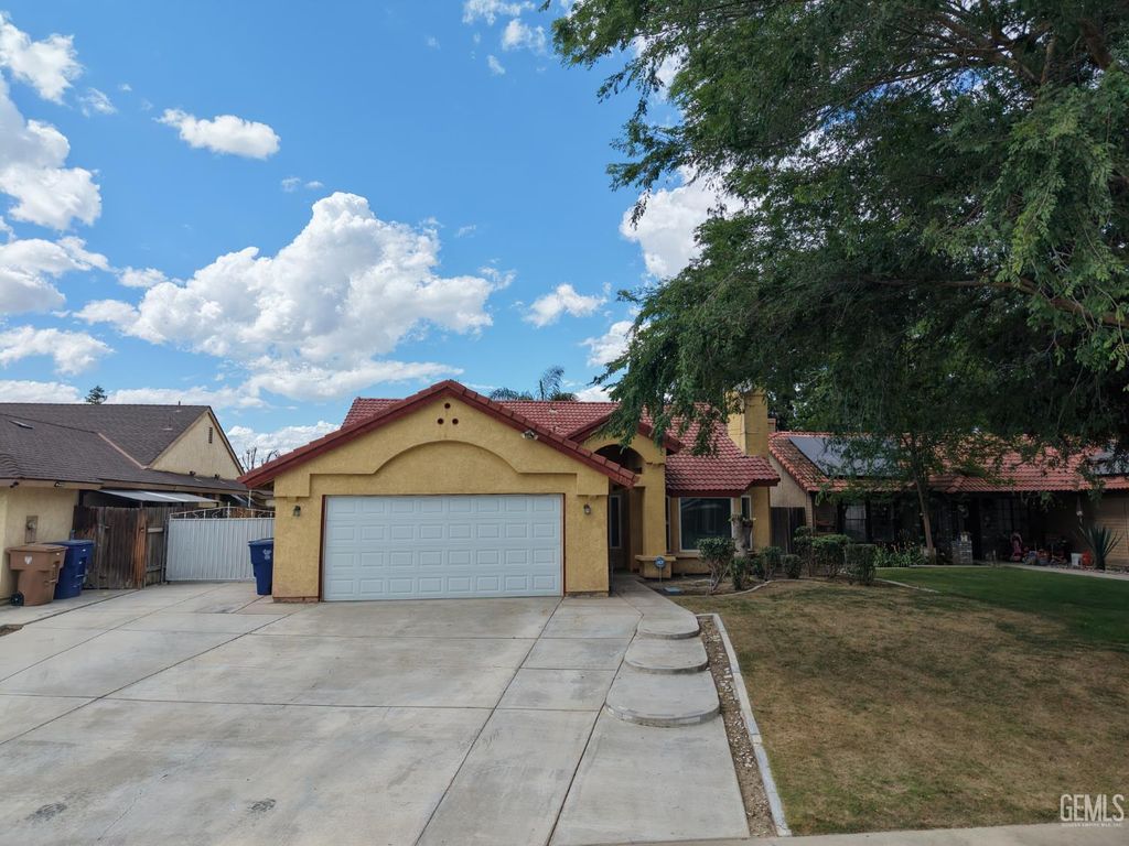 Photo of 9200 lacriox Avenue, Bakersfield, CA 93311 (MLS # 202603878)