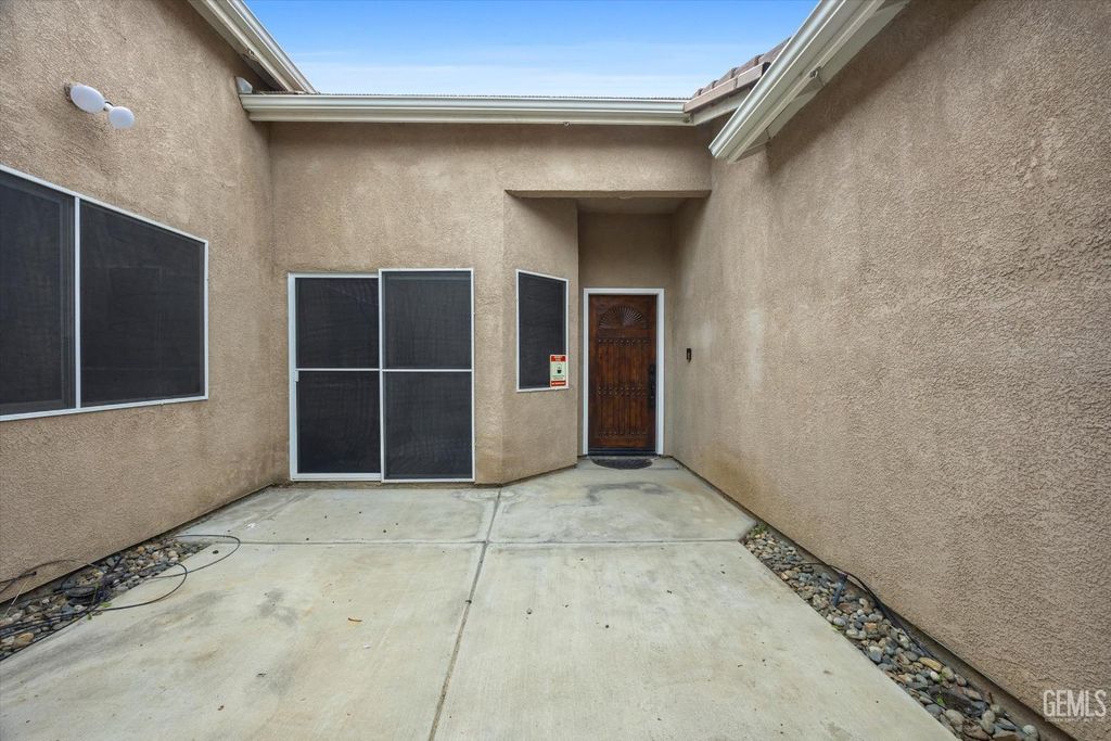 Photo of 12606 Knights Bridge Place, Bakersfield, CA 93312 (MLS # 202513562)