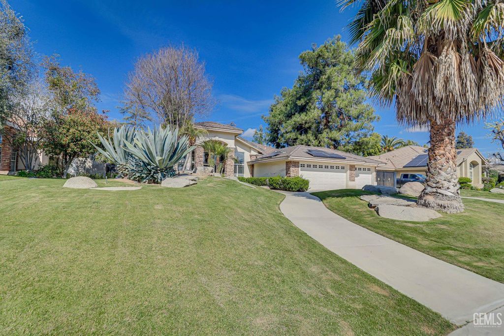 Photo of 12800 Dove Creek Drive, Bakersfield, CA 93312 (MLS # 202602349)