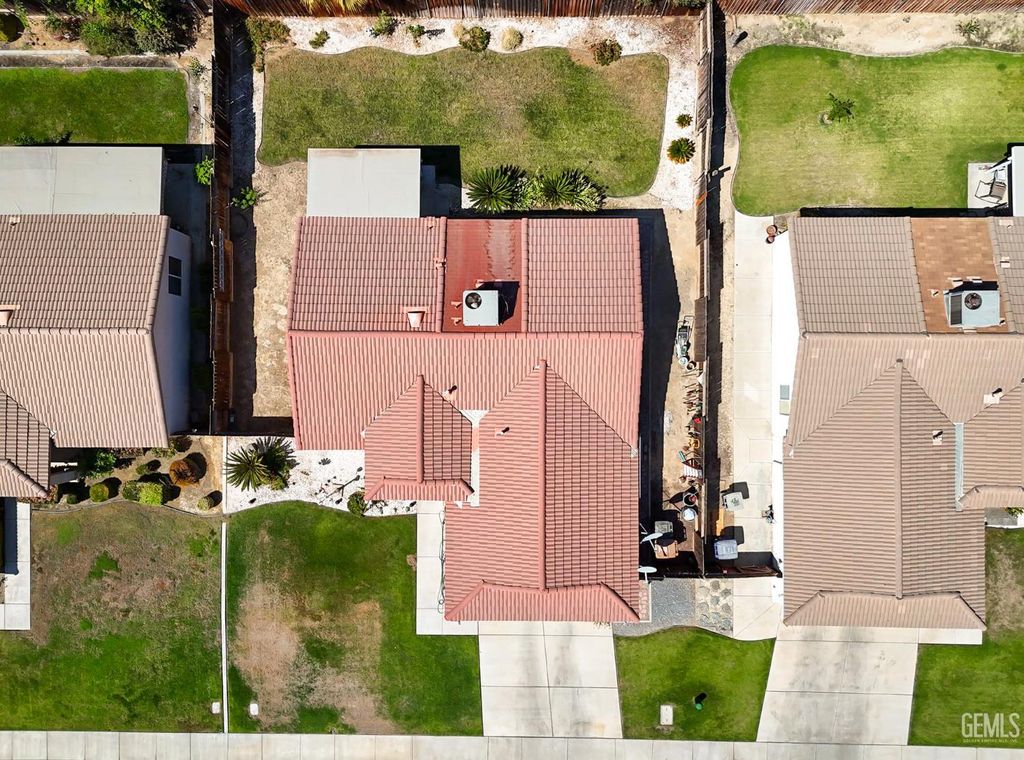 Photo of 5504 San Mateo Drive, Bakersfield, CA 93307 (MLS # 202603614)