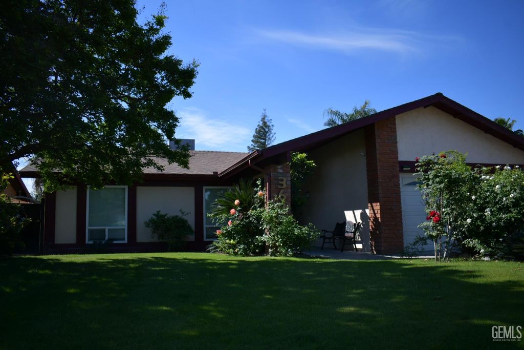 Photo of 3629 Eisenhower Ave Ave, Bakersfield, CA 93309 (MLS # 202603905)