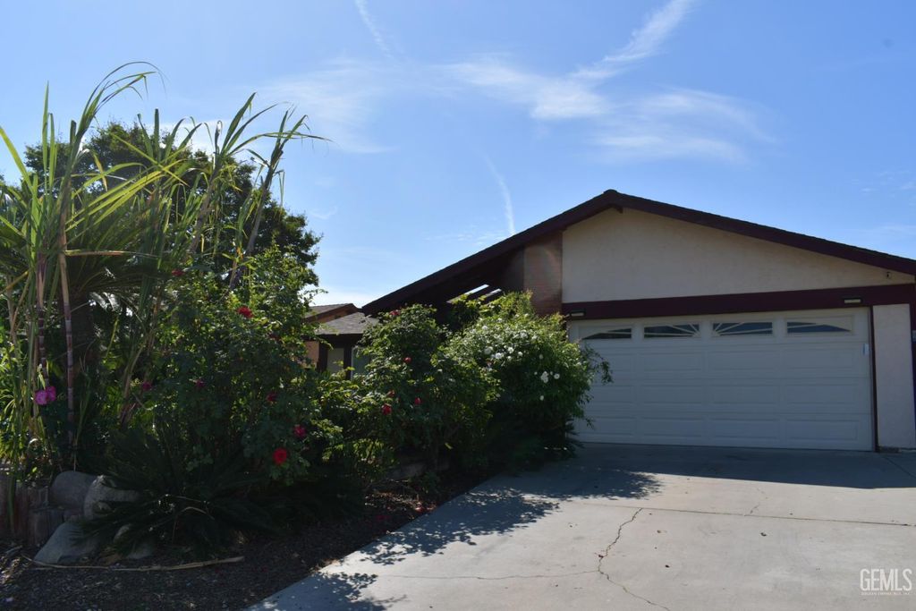 Photo of 3629 Eisenhower Ave Ave, Bakersfield, CA 93309 (MLS # 202603905)