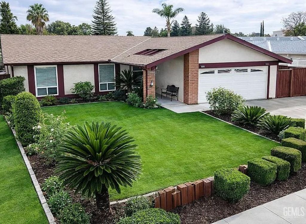 Photo of 3629 Eisenhower Ave Ave, Bakersfield, CA 93309 (MLS # 202603905)