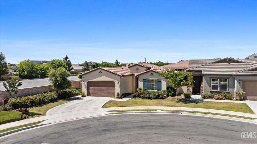 Photo of 9702 Petersburg Place Pl, Bakersfield, CA 93306 (MLS # 202602678)
