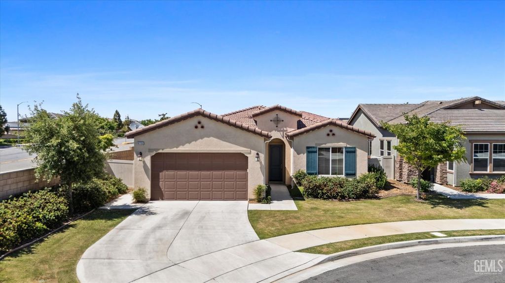 Photo of 9702 Petersburg Place Pl, Bakersfield, CA 93306 (MLS # 202602678)