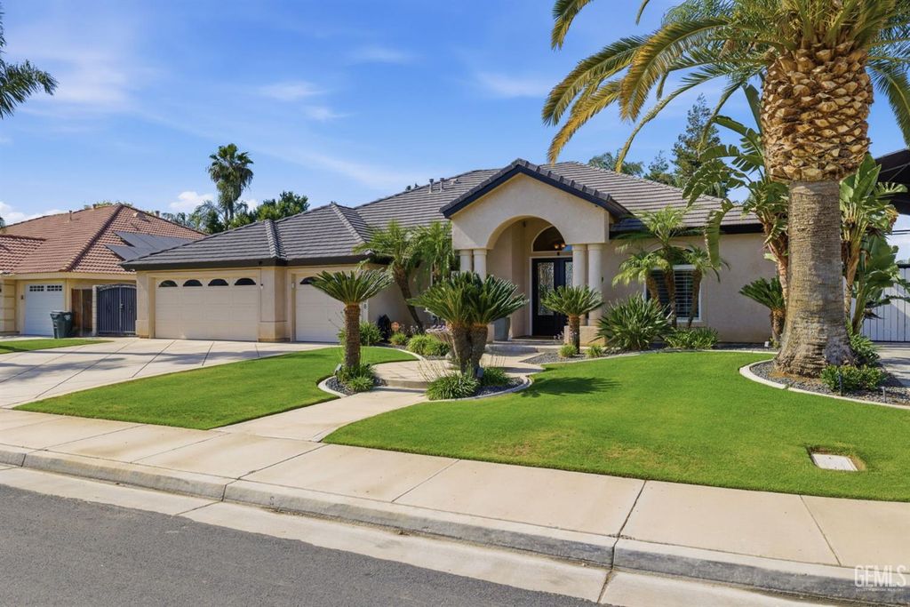 Photo of 11708 New Hampshire Avenue, Bakersfield, CA 93312 (MLS # 202605324)