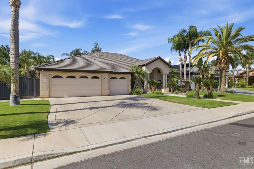 Photo of 11708 New Hampshire Avenue, Bakersfield, CA 93312 (MLS # 202605324)