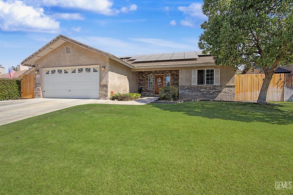 Photo of 11618 Invidia CT, Bakersfield, CA 93312 (MLS # 202607950)