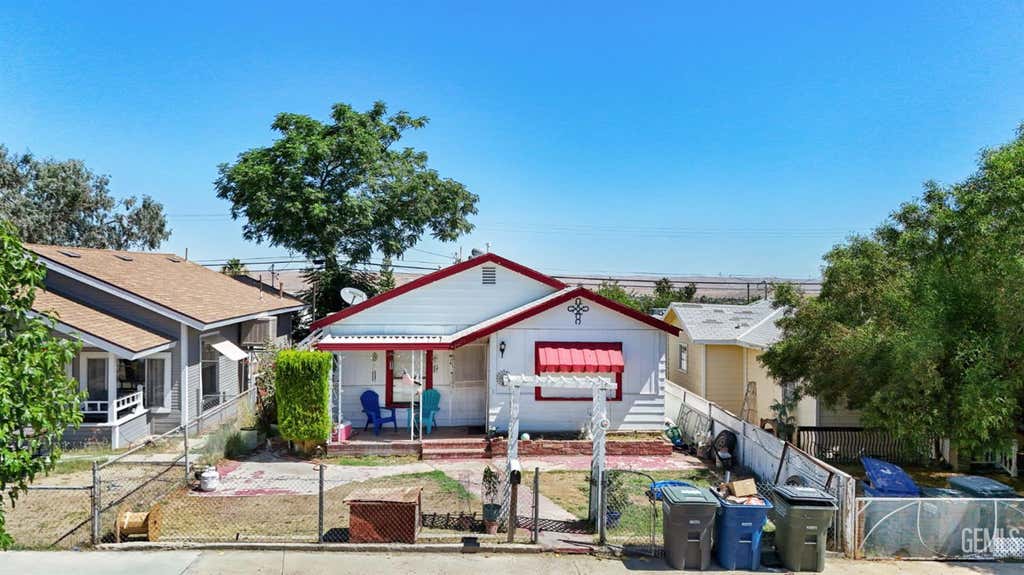 Photo of 512 Philippine Street, Taft, CA 93268 (MLS # 202606496)