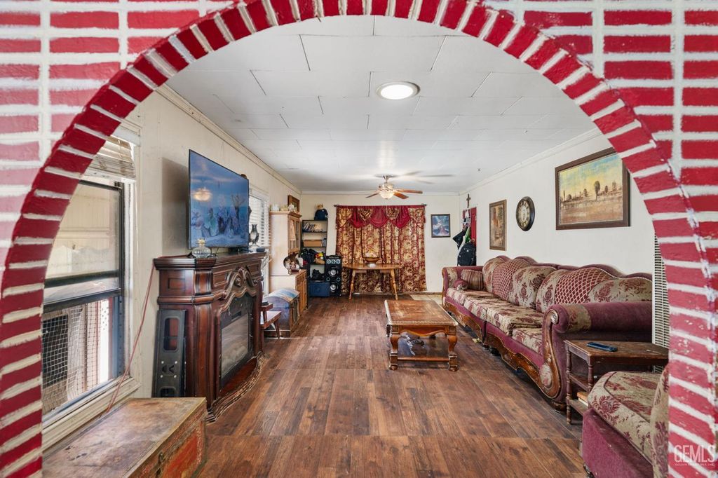 Photo of 512 Philippine Street, Taft, CA 93268 (MLS # 202606496)