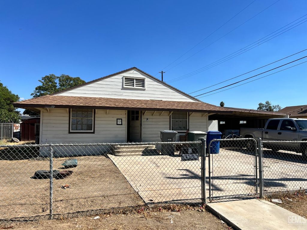 Photo of 1904 Sunshine Avenue, Bakersfield, CA 93307 (MLS # 202511247)
