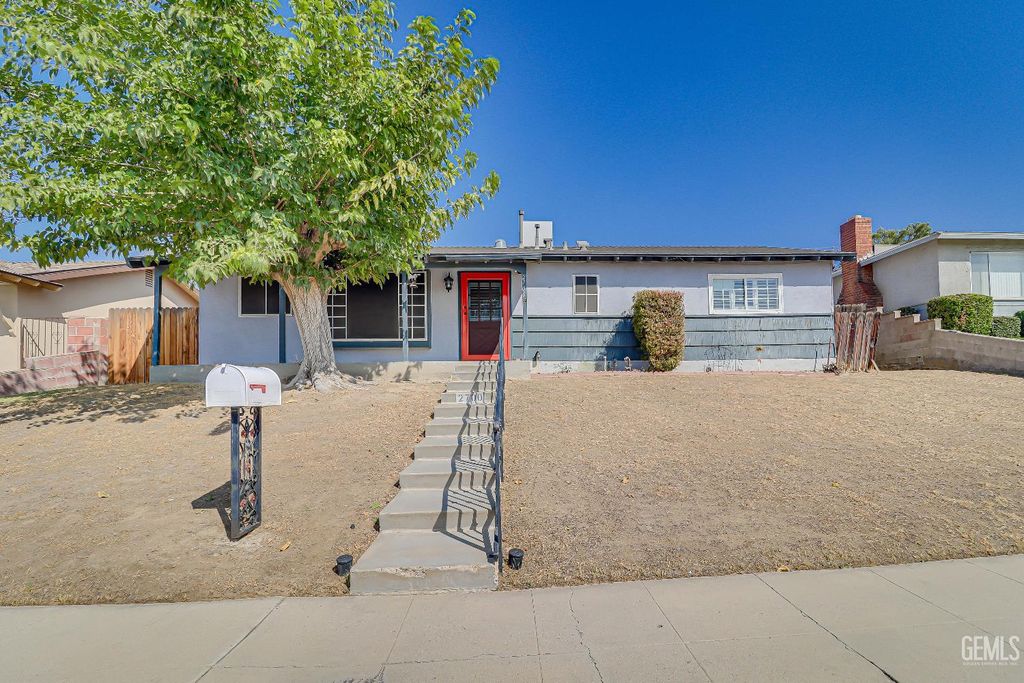 Photo of 2700 University Avenue, Bakersfield, CA 93306 (MLS # 202511150)