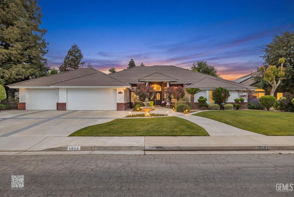 Photo of 6804 Topaz Lane, Bakersfield, CA 93308 (MLS # 202603925)