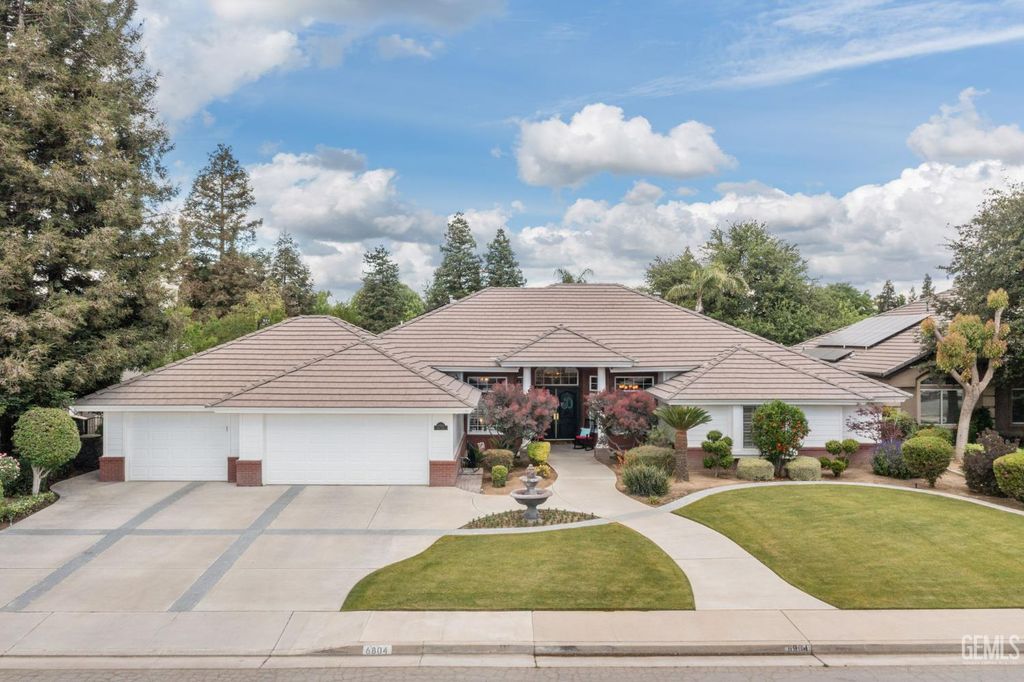Photo of 6804 Topaz Lane, Bakersfield, CA 93308 (MLS # 202603925)