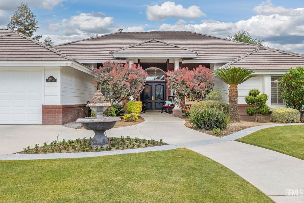 Photo of 6804 Topaz Lane, Bakersfield, CA 93308 (MLS # 202603925)