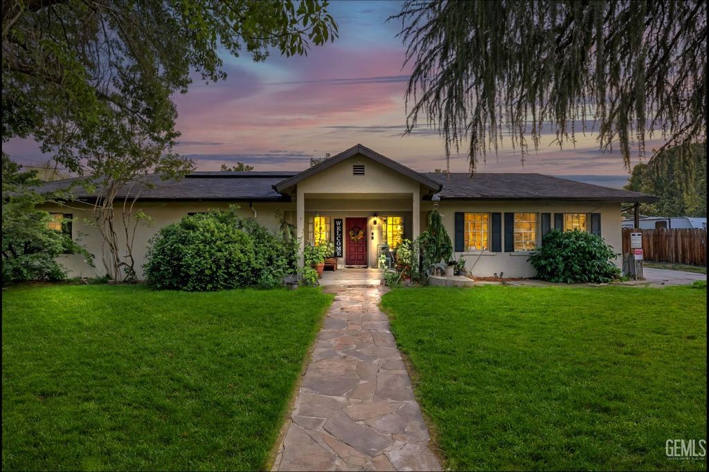 Photo of 3010 Elmwood Avenue, Bakersfield, CA 93305 (MLS # 202509863)