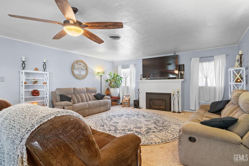 Photo of 3010 Elmwood Avenue, Bakersfield, CA 93305 (MLS # 202509863)