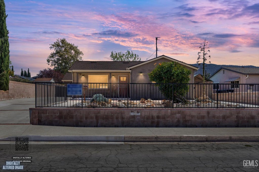 Photo of 102 Brentwood Drive, Tehachapi, CA 93561 (MLS # 202609986)