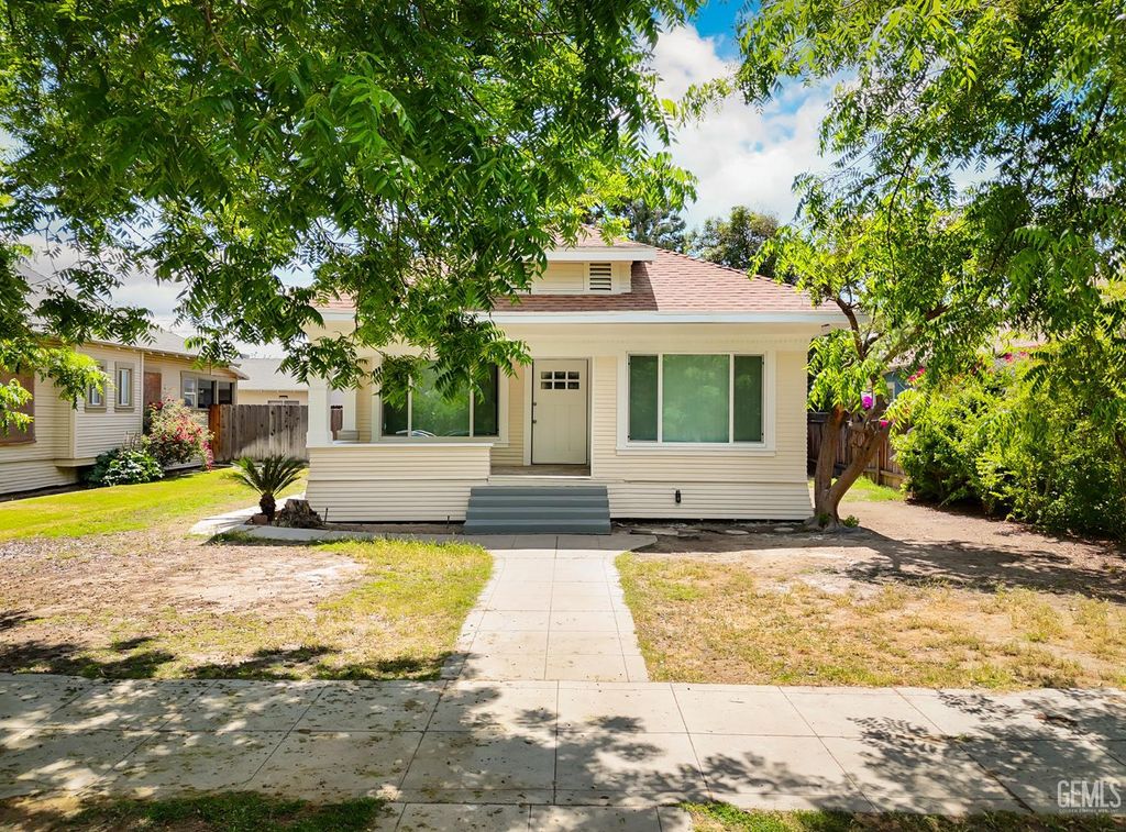 Photo of 2231 Sunset Avenue, Bakersfield, CA 93304 (MLS # 202604056)